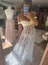 Load image into Gallery viewer, Sample sale dress top fits smaller
