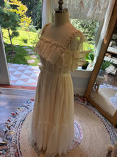 Load image into Gallery viewer, One of a kind Ready to ship sample sale Beatrice dress in tulle and lace lined in linen cotton