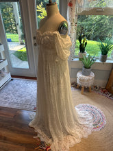 Load image into Gallery viewer, Sample sale skirt in ruffle chiffon comes with Juliet dress in lace (off white) ready to ship