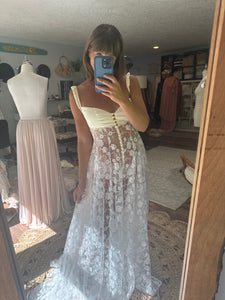 Sample sale dress top fits smaller