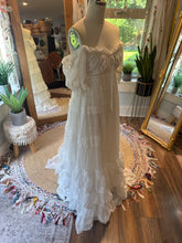 Load image into Gallery viewer, Sample sale skirt in ruffle chiffon comes with Juliet dress in lace (off white) ready to ship
