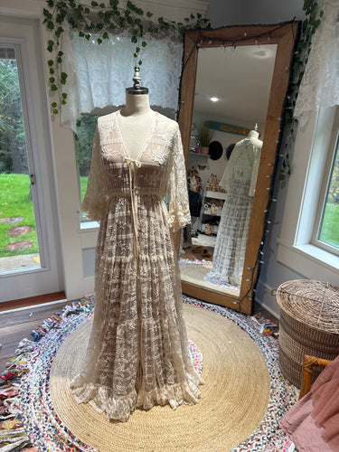 Ready to ship on sale new sample dress lace with buttons includes slip dress