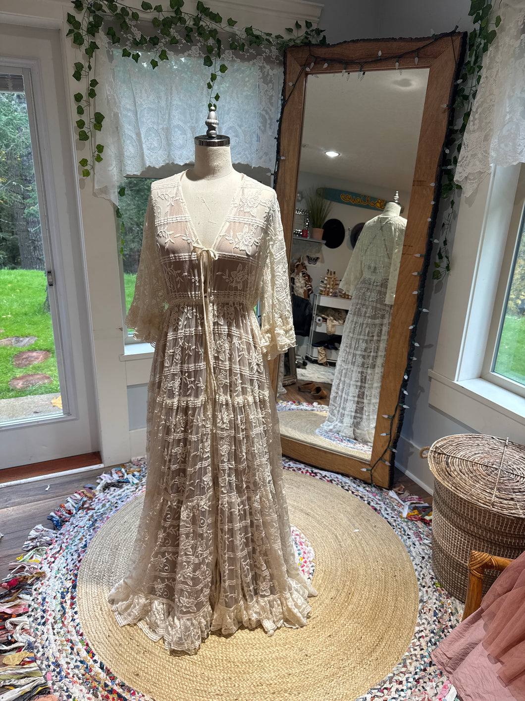 Ready to ship on sale new sample dress lace with buttons includes slip dress