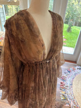 Load image into Gallery viewer, Sample sale robe fits petites xs-medium peonies print ready to ship