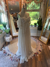 Load image into Gallery viewer, Sample sale skirt in ruffle chiffon comes with Juliet dress in lace (off white) ready to ship