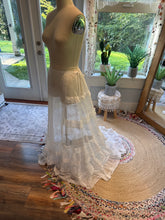 Load image into Gallery viewer, Sample sale skirt in ruffle chiffon comes with Juliet dress in lace (off white) ready to ship