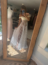 Load image into Gallery viewer, Sample sale dress top fits smaller