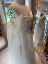 Load image into Gallery viewer, Ready to ship sample sale Ivory love bird dress with tulle and cotton lining