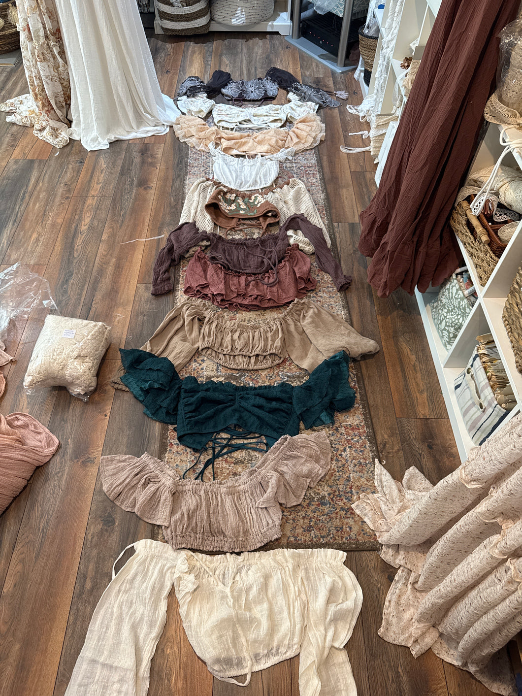 (Tops) Reserved multiple tops