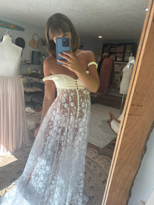 Sample sale dress top fits smaller