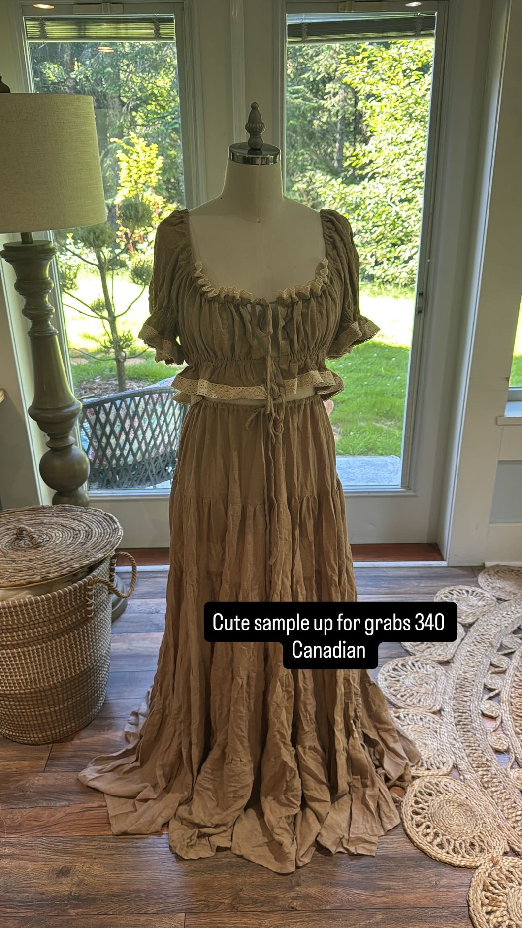 Sample sale ready to ship
